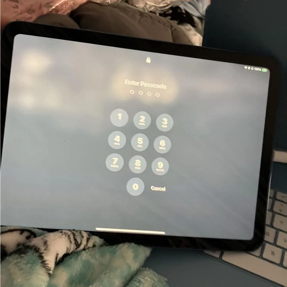 Apple Tablet with Blue Case and White Keyboard used but new